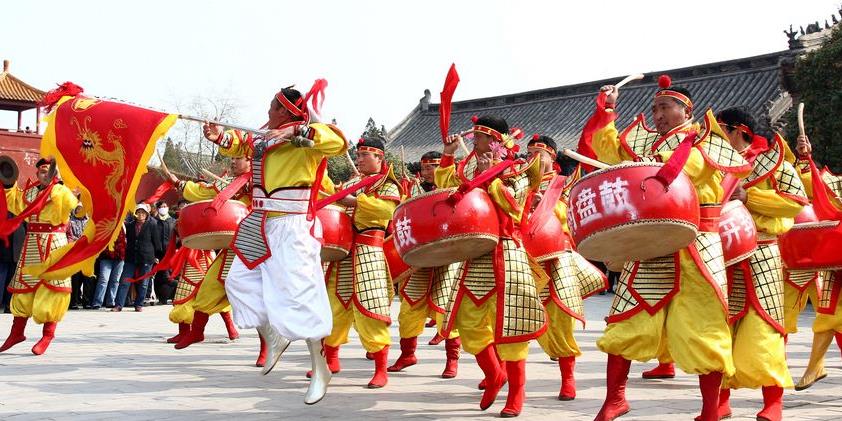 刘震熟练掌握开封盘鼓的多种击奏技法及表演形式.